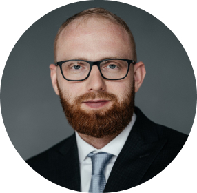 фото на красном фоне